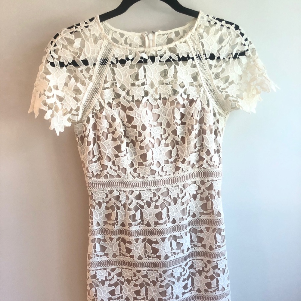 Lace detailed Eliza J dress